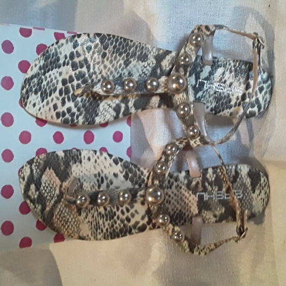 Sashu Shoes - ☆NWOB☆ Sashu Neutral Python Print Silver Studded Thong Buckle Sandals 8